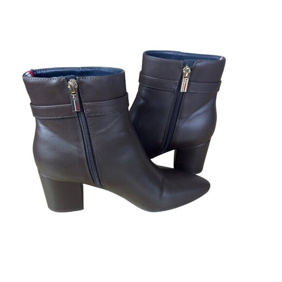 Woman's Boots Tommy Hilfiger Hatly Bootie w/ Block Heel, Size 7 M Dark Brown - Picture 6 of 13